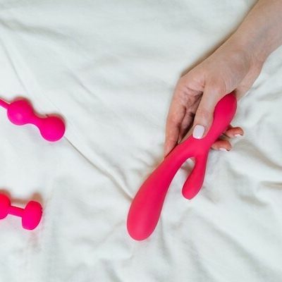 女生夹枕头图片,怎么把自己变成喷泉夹枕头(图1)